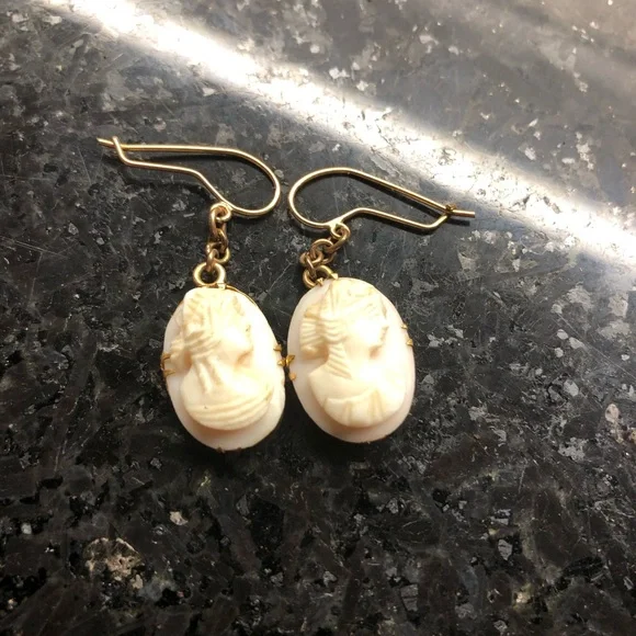 Antique White Cameos very similar but not identical,14k setting. - Picture 4 of 5